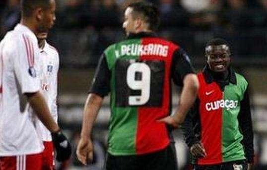 发巨大轰动 发巨大轰动